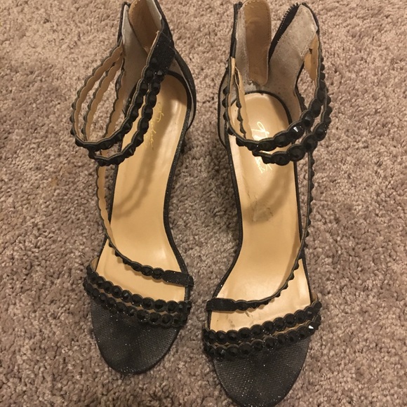 Black high heels - Picture 2 of 4